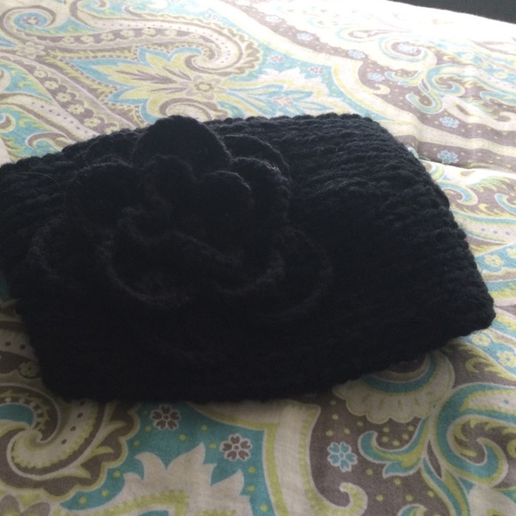 black knitted headband
