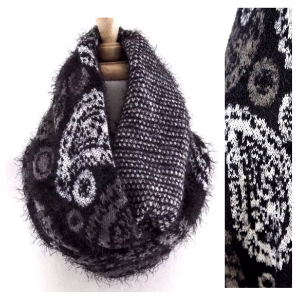 Reversible Black Paisley Scarf - Picture 1 of 4