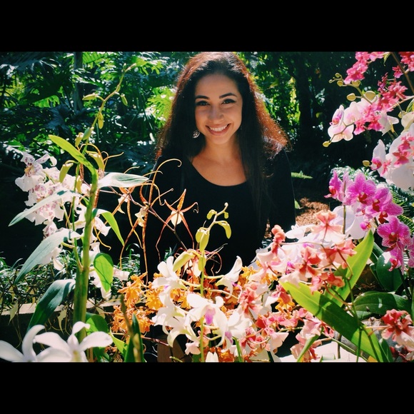 Meet your Posher, Deema