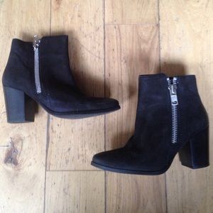 Heeled boots with zip detail. Size 39