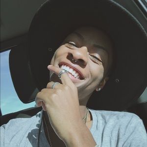 Meet your Posher, Cameron