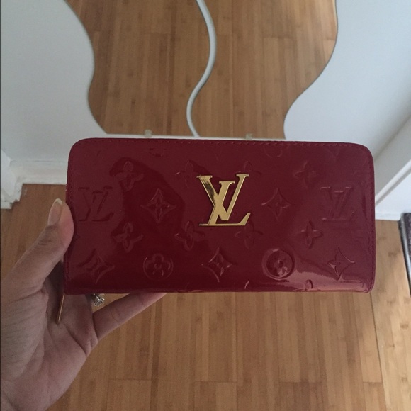 Red wallet