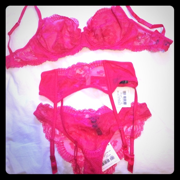 La Perla Begonia fuchsia bra, briefs, and garter