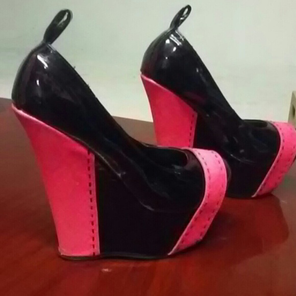 Shoes - Picture 2 of 4