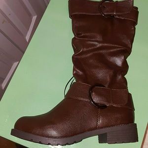New Brown Big Girl boots with zipper 5.5M