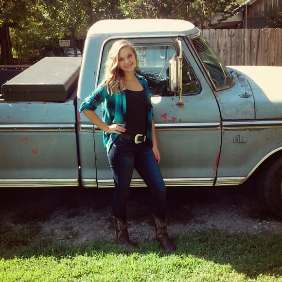 Meet your Posher, Chelsie - Picture 3 of 3