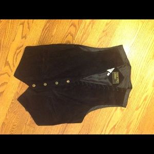 Leather suede vest with stitching and snap buttons