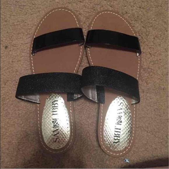 *SOLD* NEVER WORN BLACK STRAPPED SANDALS
