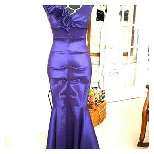 Gorgeous designer gown by Joanna Chen