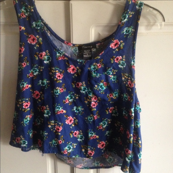 Cute cropped tank top 🌸🌺🌷