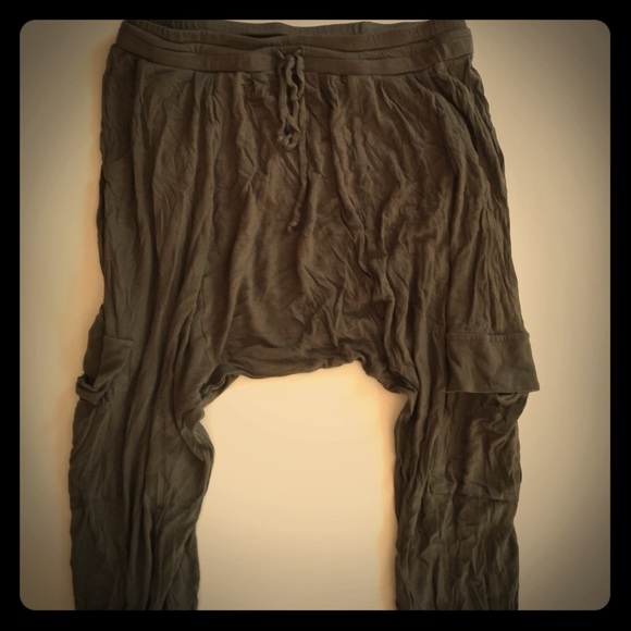 Comfortable Capri pants army green