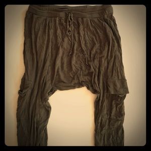 Comfortable Capri pants army green