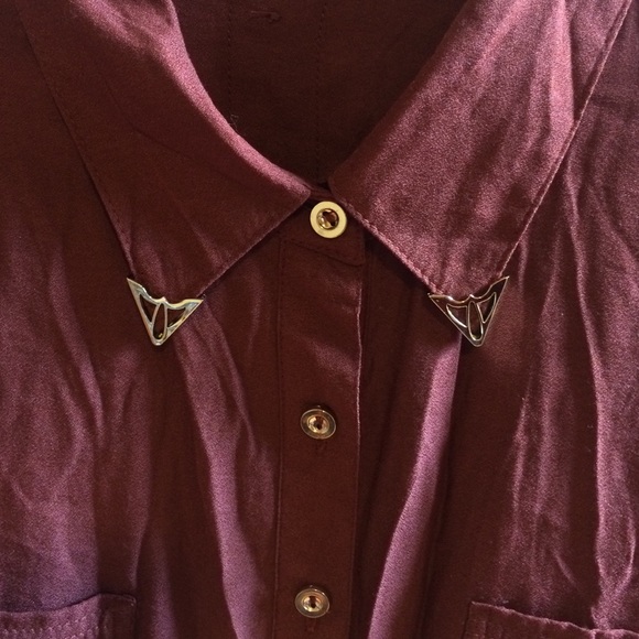 Button down with open back - Picture 2 of 3