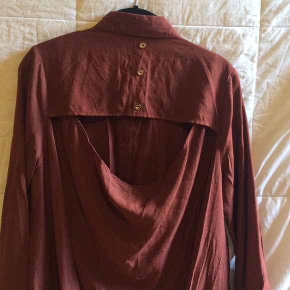 Button down with open back - Picture 3 of 3