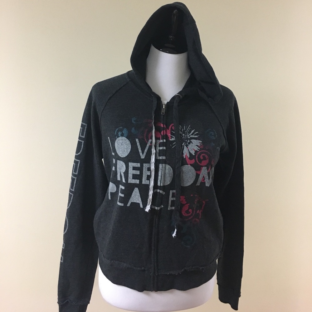 Last chance! Grab it before it leaves closet!! BUNDLE AND SAVE!