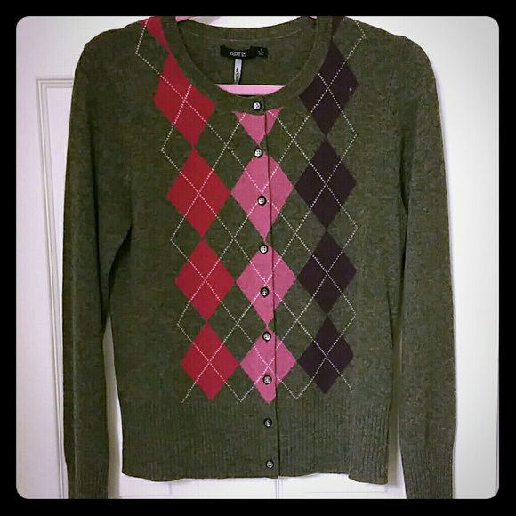 100% Cashmere cardigan! NWT!! - Picture 1 of 2
