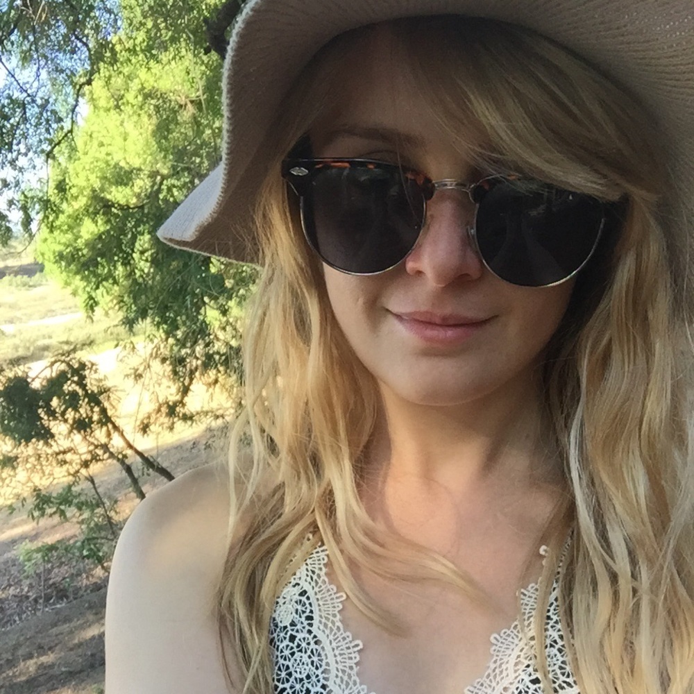 Meet your Posher, Laura
