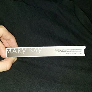 Facial highlighting pen