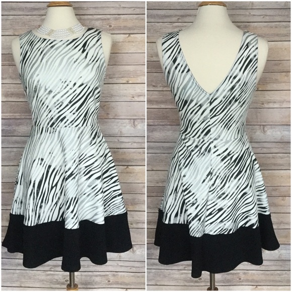 Boutique Dresses & Skirts - Cute and flirty dress sz S M L