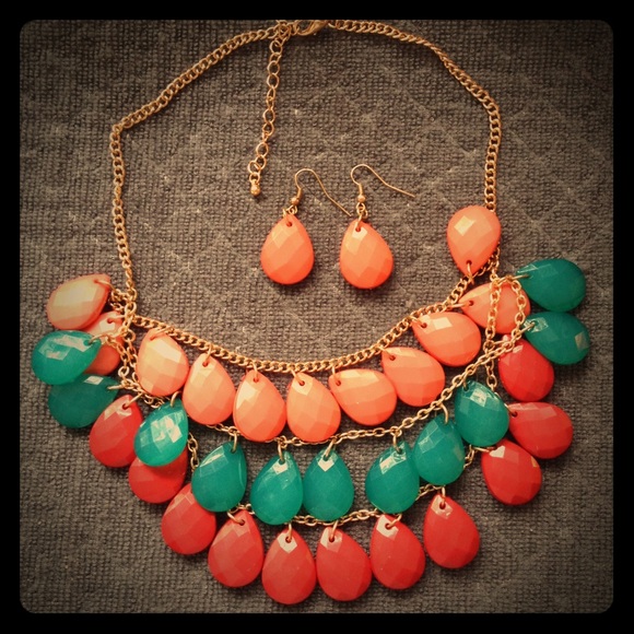 Teardrop beaded necklace an matching earring set