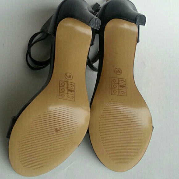 ??HOST PICK 10/30/15!! LIKE NEW Ankle-strap Sandal - Picture 4 of 4