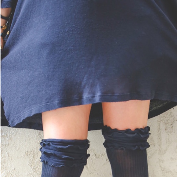 ‼️SOLD‼️Ruffled Knee High Socks Gray - Picture 2 of 3