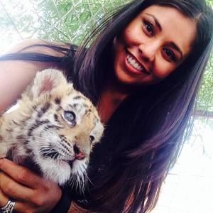 Meet your Posher, Hyasmin