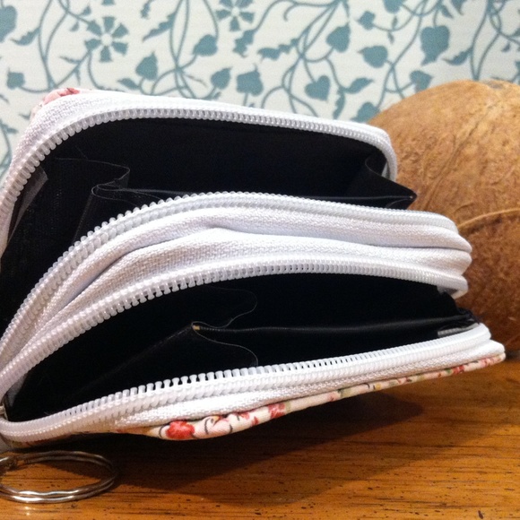 Pink Flower Coin Purse Key Chain - Picture 5 of 6