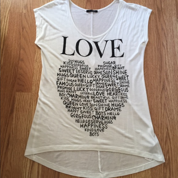 Tops - 💕very cute💕LOVE T shirt