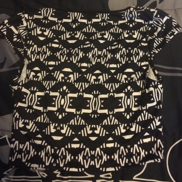 Dressy top size small - Picture 2 of 2