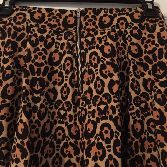 H&M Leopard Skater Skirt - Picture 3 of 4