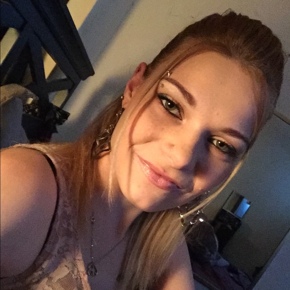 Meet your Posher, Raychel