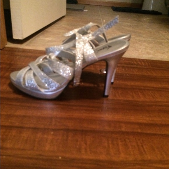 Heels - Picture 2 of 2