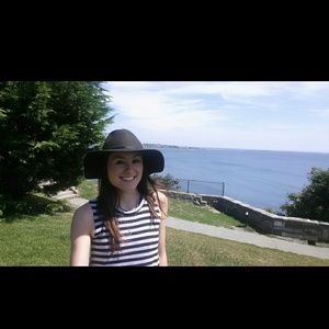 Meet your Posher, Briana