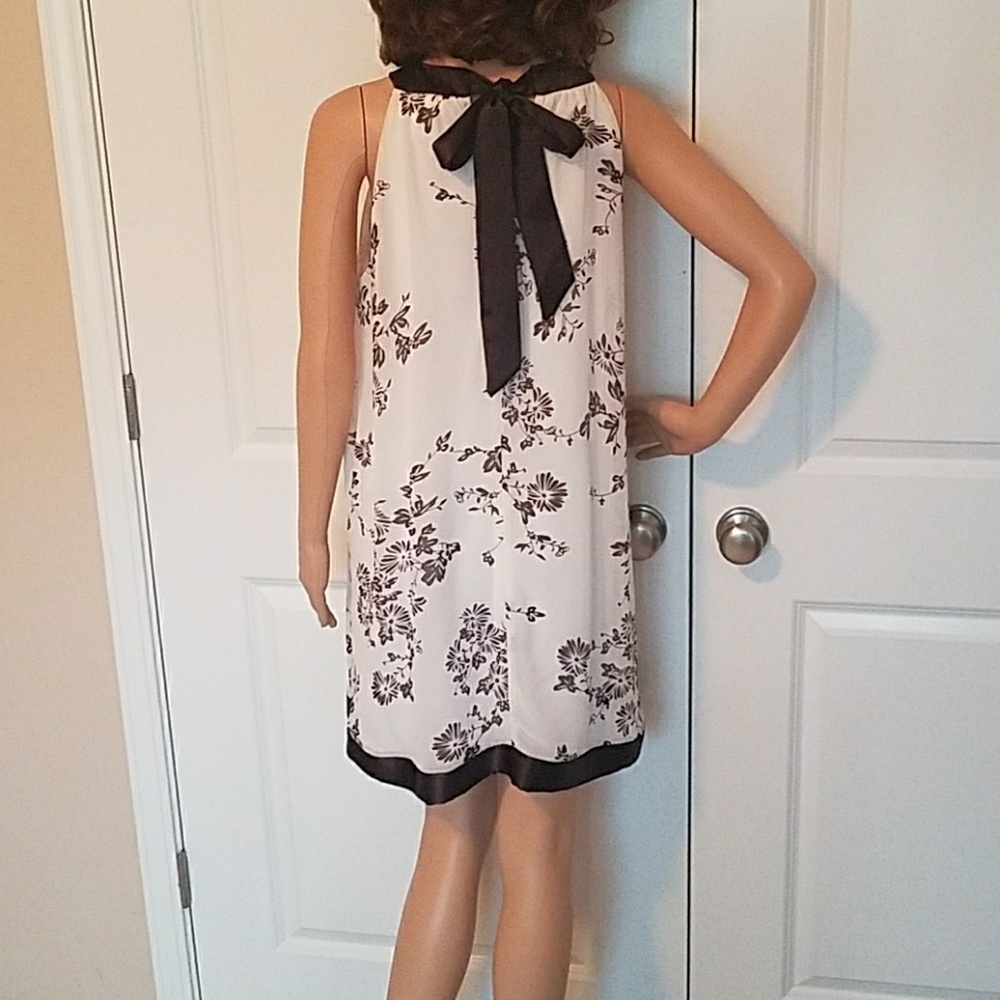 Dress - Picture 6 of 7