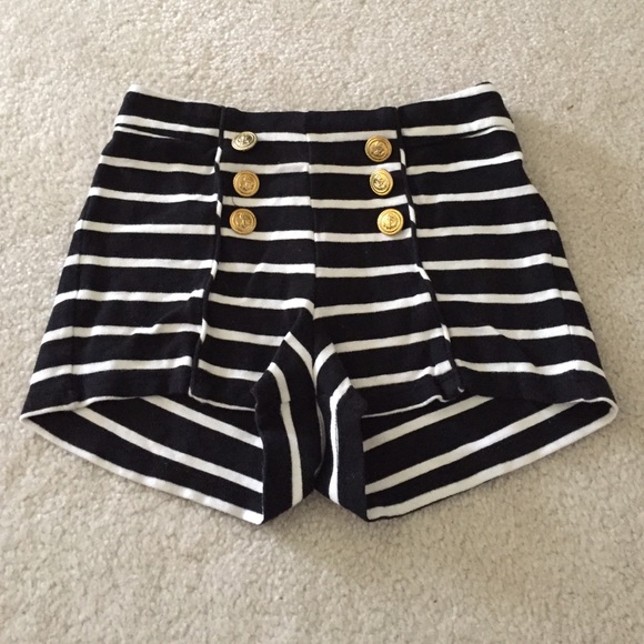 Forever 21 Pants - ✨SALE✨High waisted striped shorts