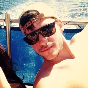 Meet your Posher, Maxwell