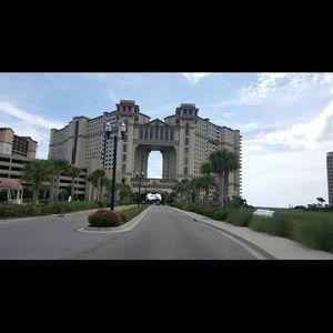 Meet your Posher, Mirlande