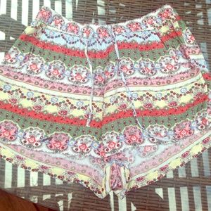 casual flowery American eagle shorts