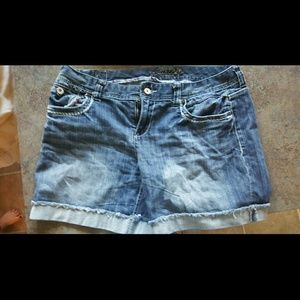 Maurices 15/16 shorts