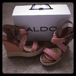 *Brand New* Size 7 1/2 Aldo wedges