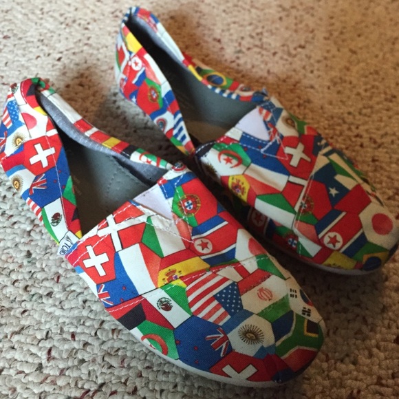 Size 9 country flags Toms