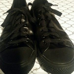 Black slip resistant shoes