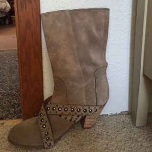 Heeled boots