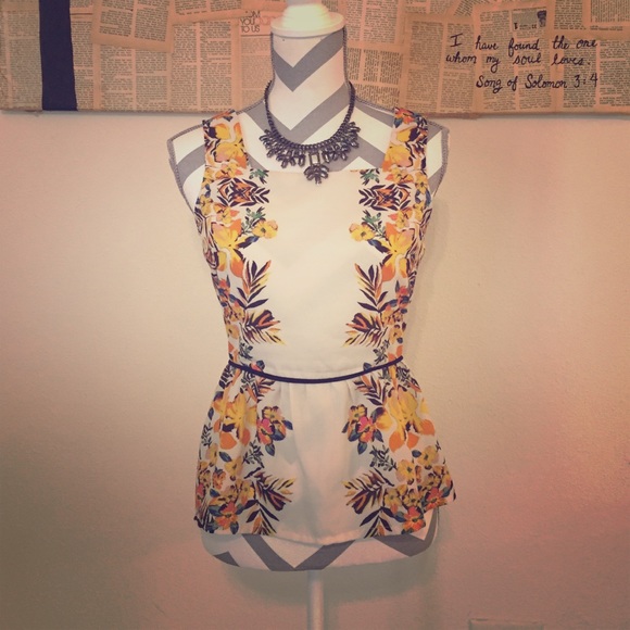 Under Skies - Floral Top