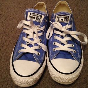 Royal blue low top converse