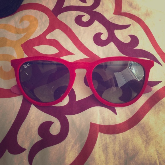 Ray ban Erika Sunglasses red velvet.