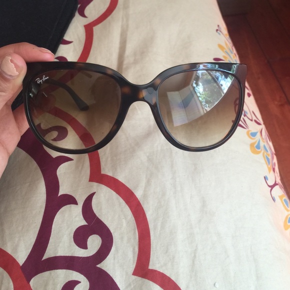 Ray ban leopard sunglasses! Worn maybe two times!