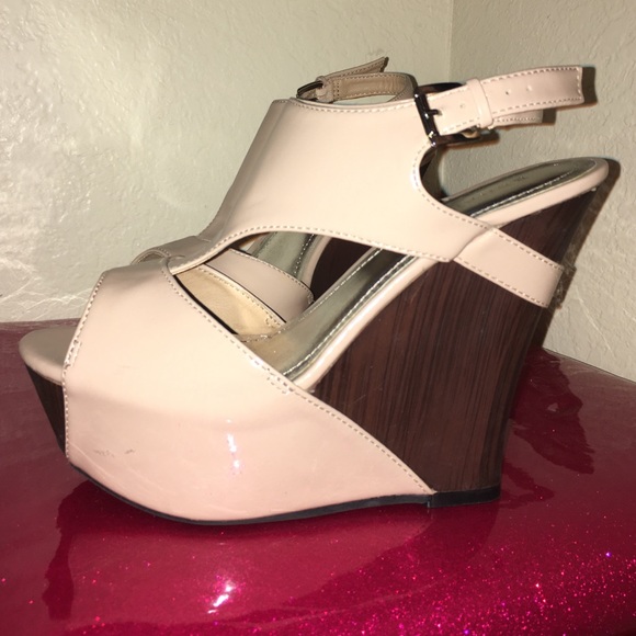 Creme colored wedges - Picture 2 of 2