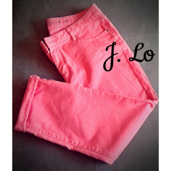 Jennifer Lopez Denim - Jennifer Lopez pink crop jeans